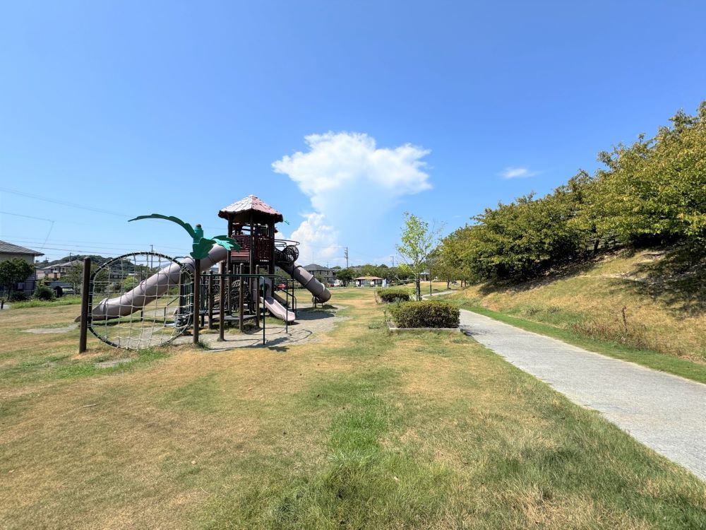 船岡山公園　約900m
