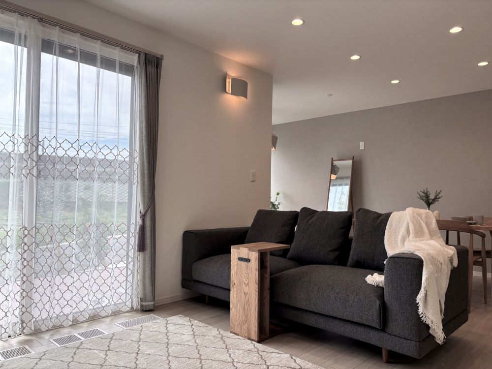 2025年９月14日撮影　小物は販売価格には含まれません。