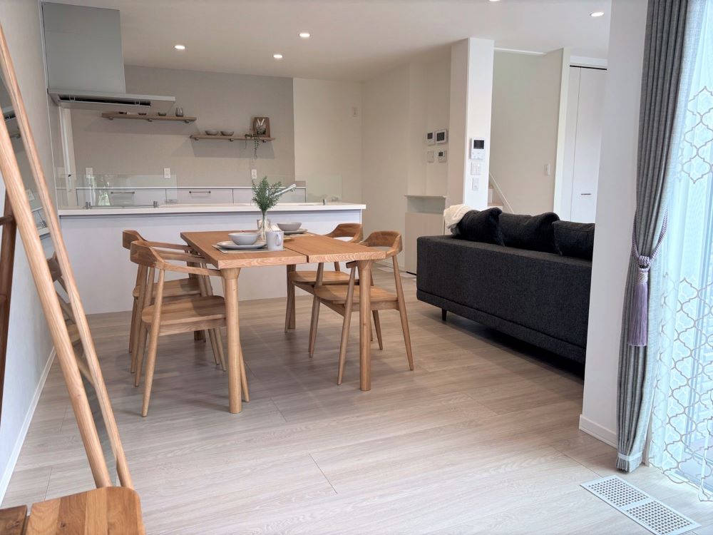 小物は販売価格には含まれません。