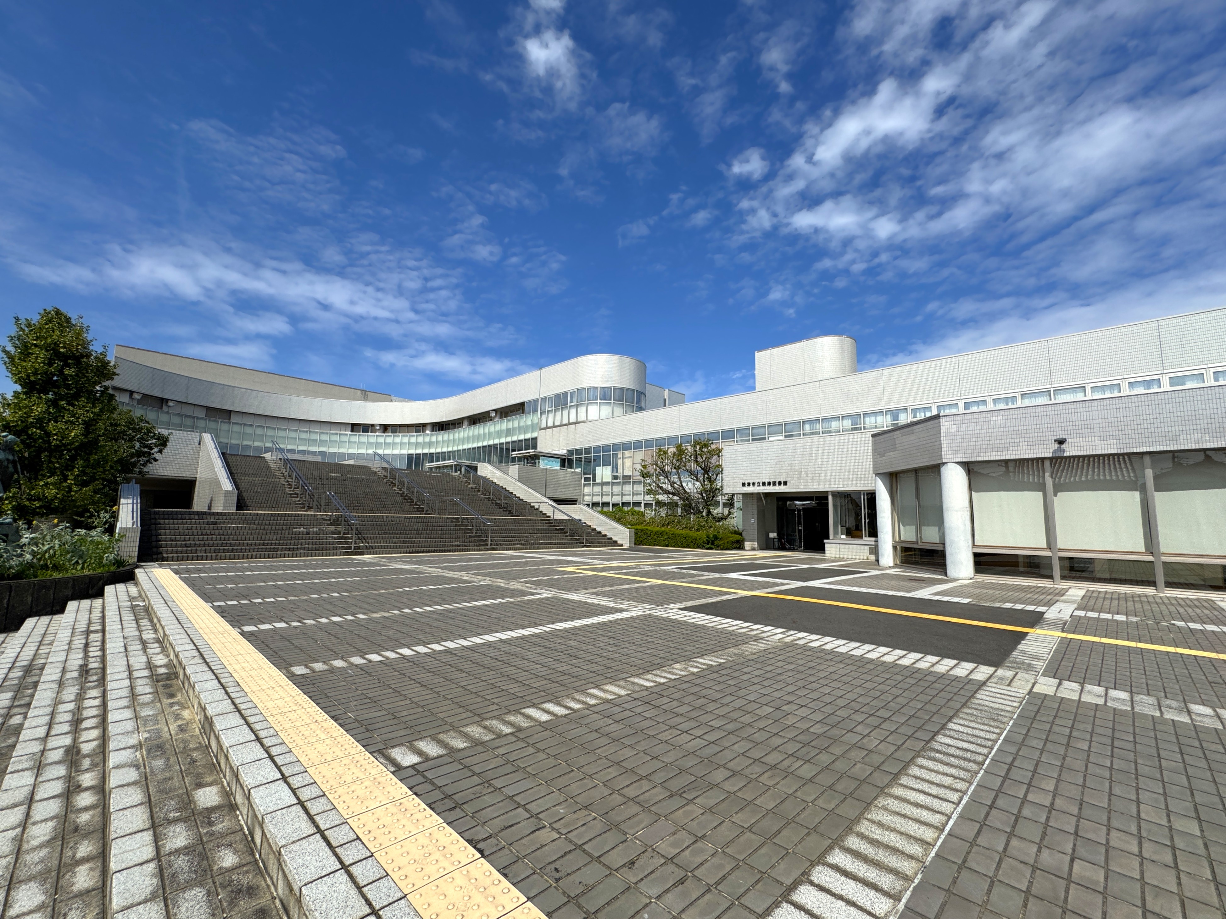 焼津市文化センター（約３５０m）