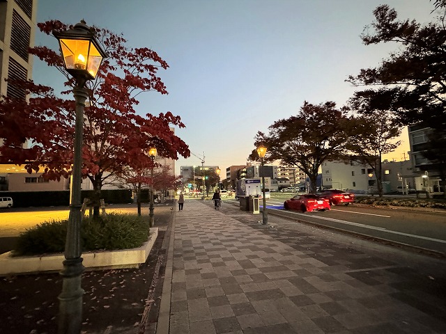 八幡1丁目久能街道夕景