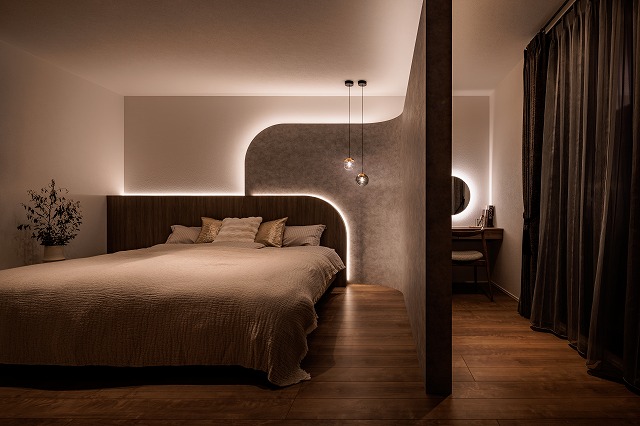 やさしい光に包まれる、上質な寝室